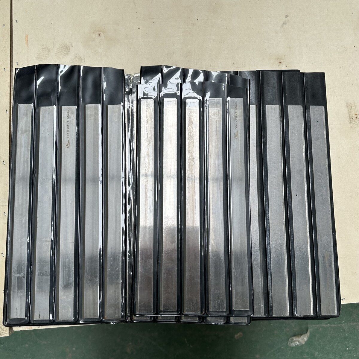 Blade components for the squid peeling machine