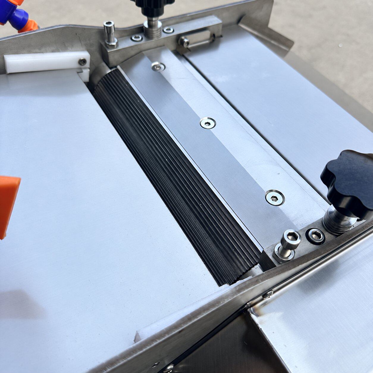 Fish Skinning Machine