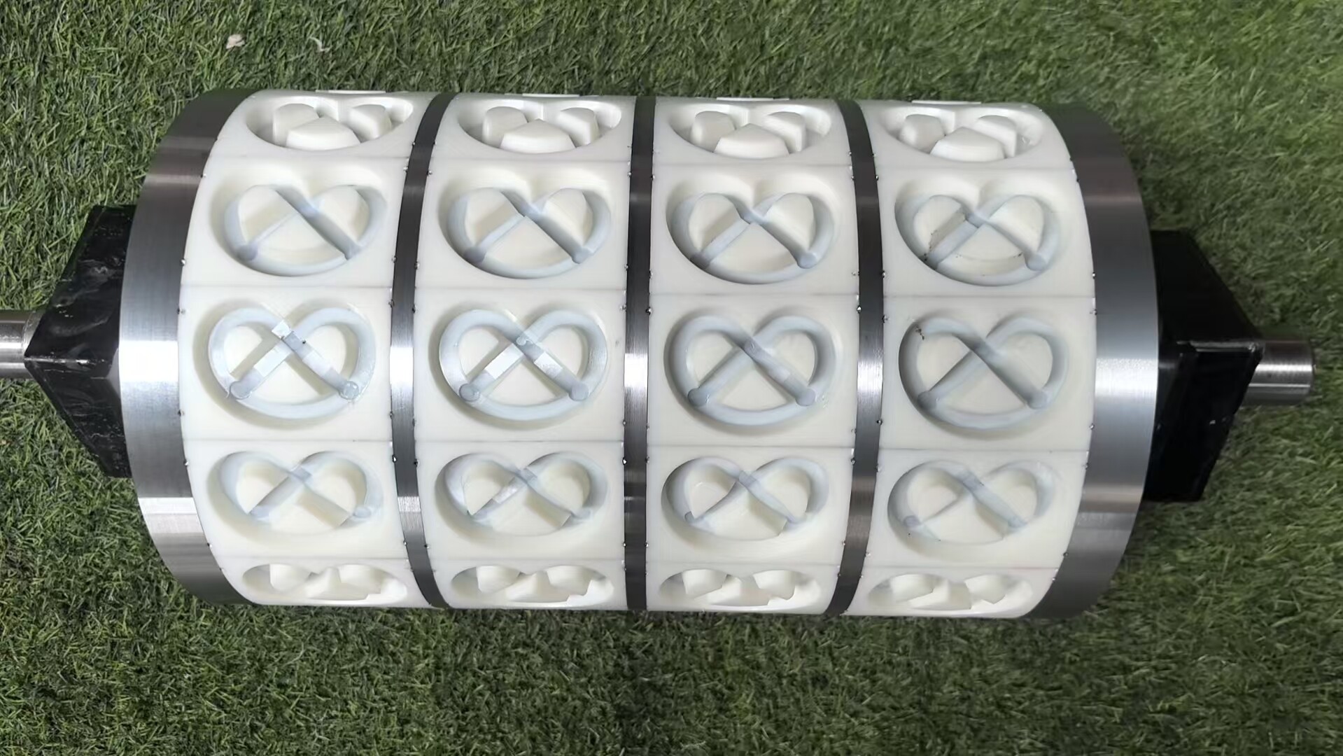 Optional patterned molding roller; model compatibility requires confirmation