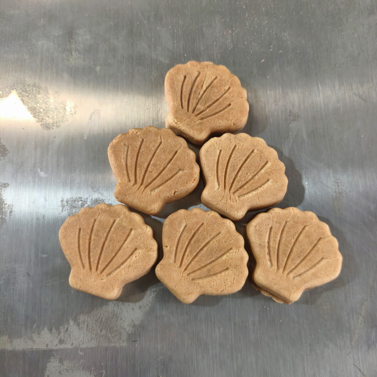 Shell-shaped tart shell samples.